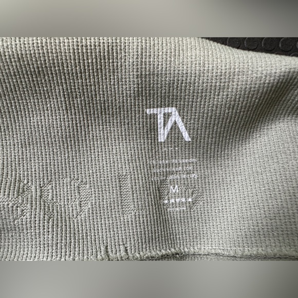 NWOT Tracy Anderson Green leggings Size M - Picture 3 of 3